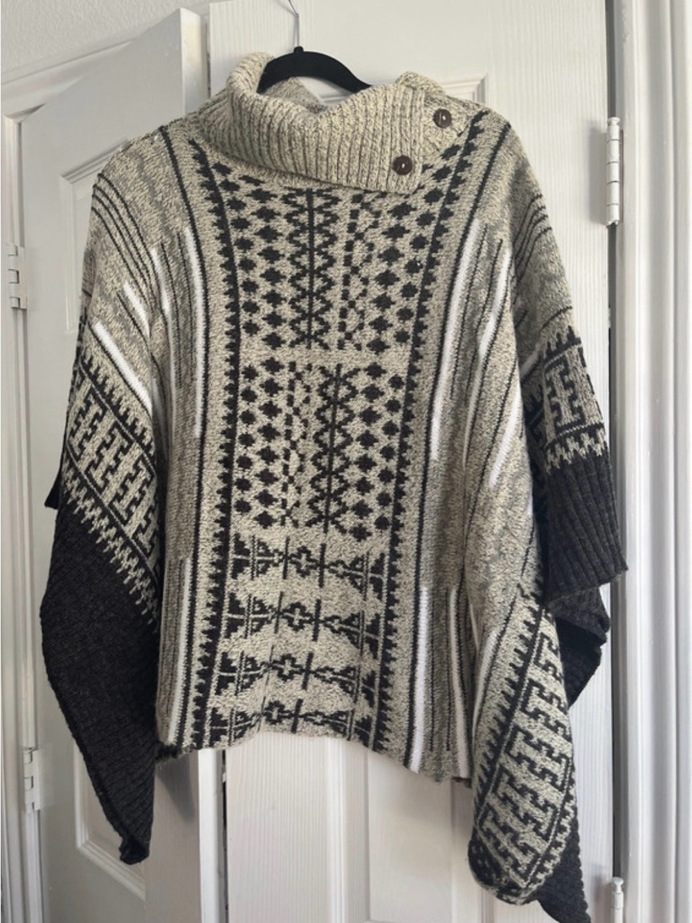 Button-Neck Geo Knit Poncho Sweater - Black & Cream